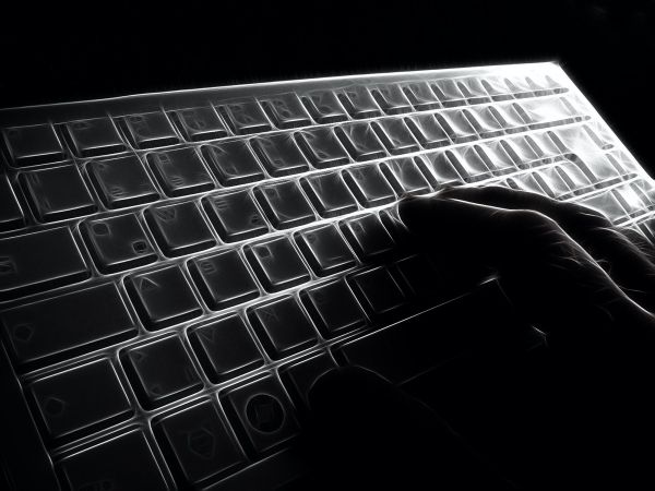 «DrugSource» : un vaste réseau français de trafic de produits stupéfiants démantelé sur le Darkweb
