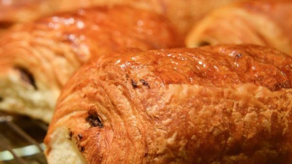 Croissant ou pain au chocolat : quelle viennoiserie est la plus calorique ?