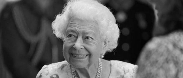 La reine Elizabeth II, qui s'est éteinte à l'âge de 96 ans le 8 septembre dernier entourée de sa famille à Balmoral, est morte de "vieillesse", indique son certificat de décès