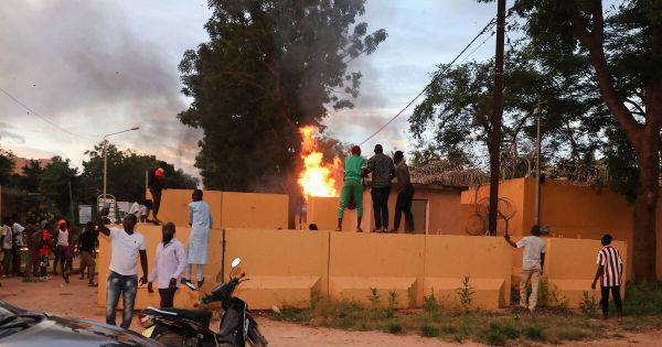 Manifestations au Burkina Faso: des gaz lacrymogènes tirés à l'ambassade de France