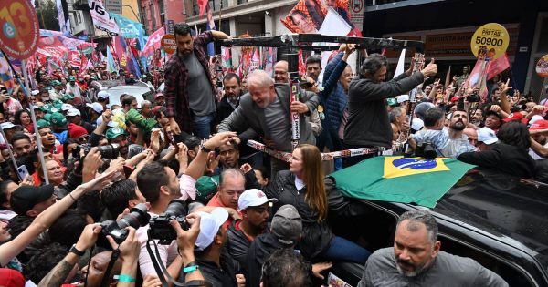 Présidentielle au Brésil: les bureaux de vote ouvrent pour départager Lula et Bolsonaro