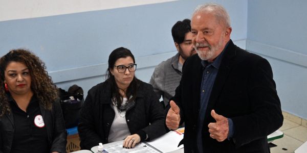 Présidentielle au Brésil : Lula a voté et veut voir le pays «revenir à la normalité»