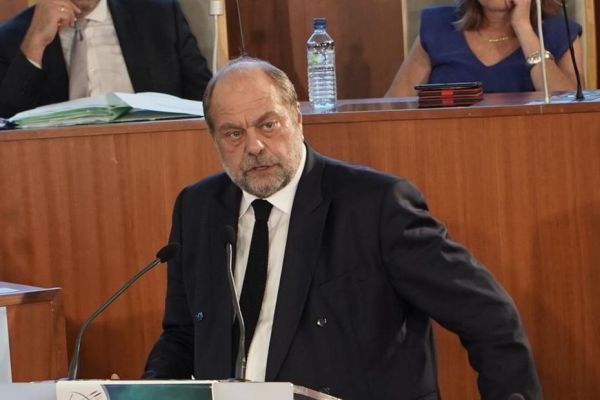 100% des voyageurs contrôlés au départ de Cayenne promet le ministre de la Justice, Eric Dupont-Moretti