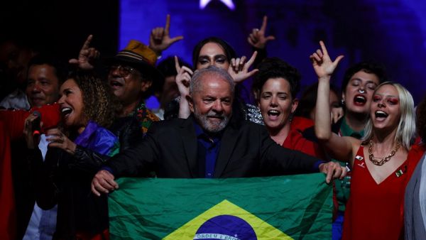Brésil : entre Lula et Bolsonaro, une élection sous tension fait craindre des violences