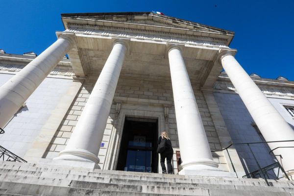 Gelos : Il aurait foncé en voiture sur son ex-compagne et son fils