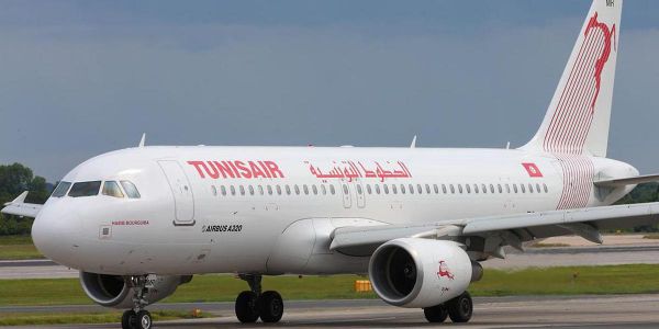 Un avion atterrit en urgence en Grèce à cause d'un passager alcoolisé