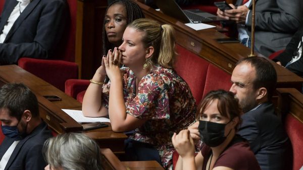 Sondage : le RN s'installe comme un parti d'opposition, les Insoumis sont jugés trop radicaux