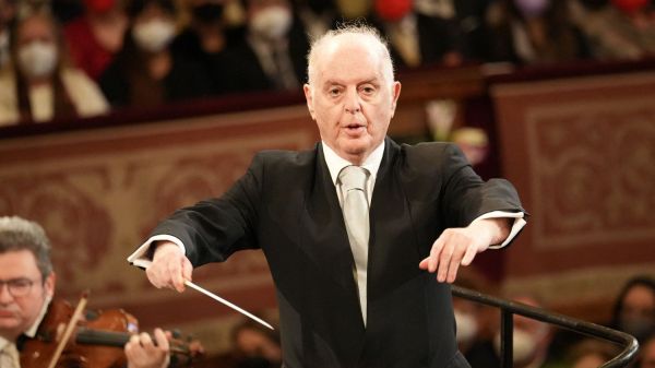 Atteint d'une maladie neurologique, le célèbre chef d'orchestre Daniel Barenboim renonce à ses engagements à venir