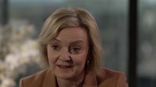 Eurozapping : la tactique de volte-face assumée par Liz Truss