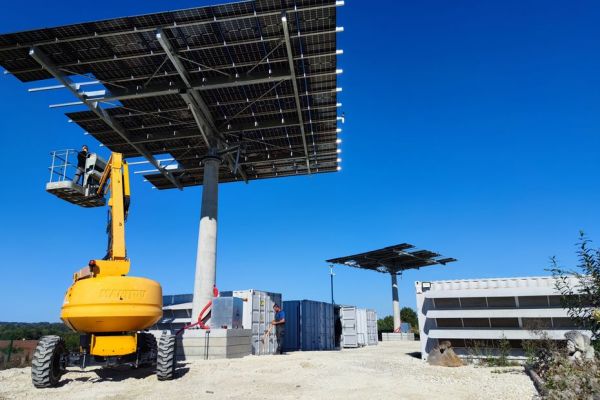 Les plus grands panneaux photovoltaïques rotatifs d'Europe sont installés dans l'Yonne !