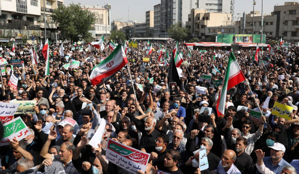 Plusieurs manifestations en Iran contre les émeutes : « La liberté ne vient pas avec le chaos »