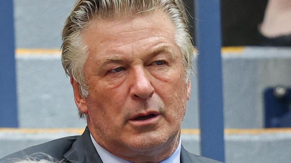 Mort sur le tournage de Rust : l'accord d'Alec Baldwin avec la famille de la victime ne l'exempt pas de poursuites criminelles