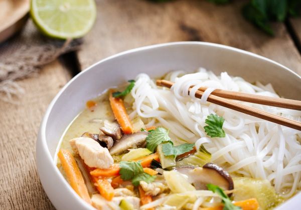 Soupe Thaï au poulet et légumes