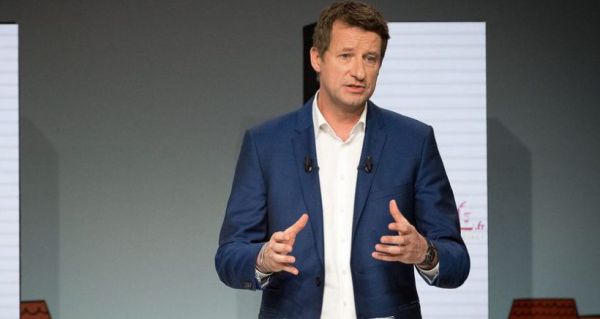 Pour prouver qu'il peut aussi être radical, Yannick Jadot boit deux panachés