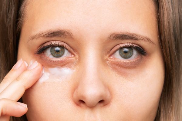 La recette du masque magique contre les poches et les cernes