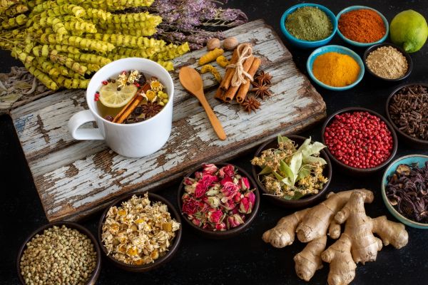À chaque symptôme, sa tisane ! Voici 12 infusions pour tout soigner