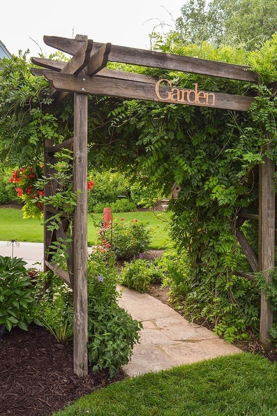 24 idées d’arches en bois pour vous inspirer