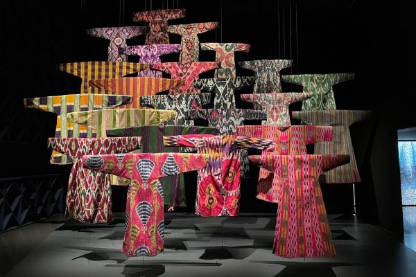 A l'Institut du monde arabe, à Paris, l'Ouzbékistan et ses chemins brodés d'or