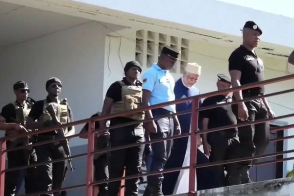 Affaire Sambi : Des valises de passeports, et des valises de billets