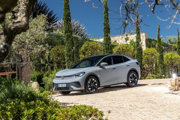 Le Volkswagen ID.5 arrive en occasion, doucement mais sûrement
