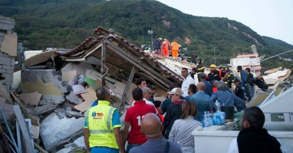 Italie: 13 disparus après un glissement de terrain dans la région d'Ischia, aucun décès confirmé pour l'instant