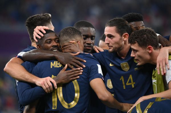 Coupe du monde 2022 : l'équipe de France se qualifie pour les huitièmes de finale après sa victoire contre le Danemark (2-1)