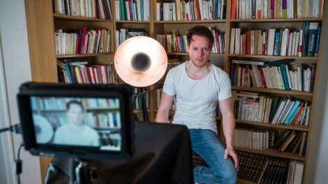 "Serial thinker", le prof de philo qui cartonne avec ses vidéos TikTok