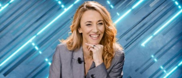 La journaliste sportive Laurie Delhostal, passée par Canal+, Eurosport et France Info, annonce souffrir d'un cancer depuis plusieurs semaines et suivre un traitement