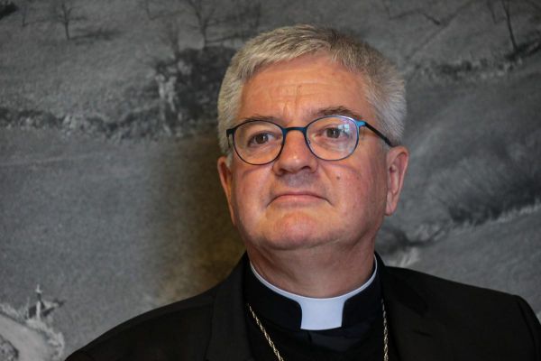 Avortement : l'évêque Mgr Aillet dénonce l'inscription de l'IVG dans la Constitution