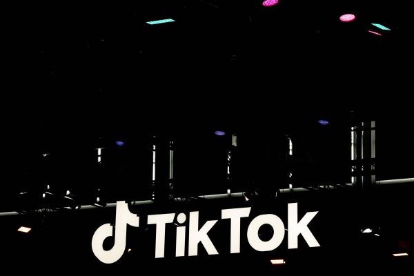 L'Arcom épingle TikTok pour son opacité et appelle les réseaux à mieux lutter contre la désinformation