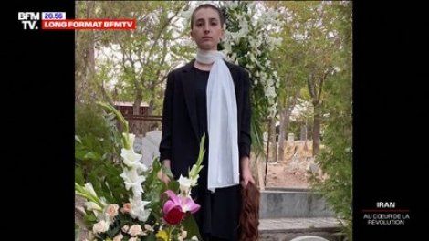 Roya Piraie est devenue une icône de la révolution en Iran à cause d'une photo prise après la mort de sa mère