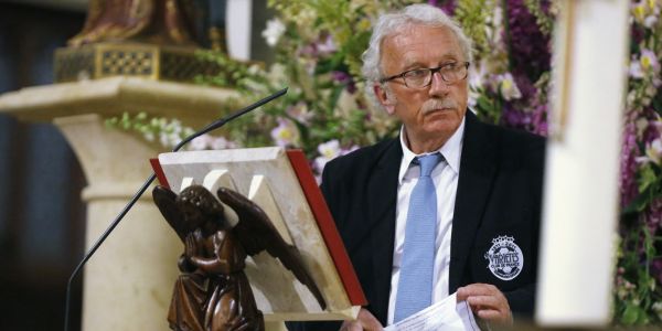 "Je suis très ému" : Jacques Vendroux récompensé par la Fifa pour couvrir sa 15e Coupe du monde