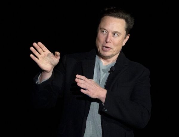 Elon Musk déclare la "guerre" à Apple