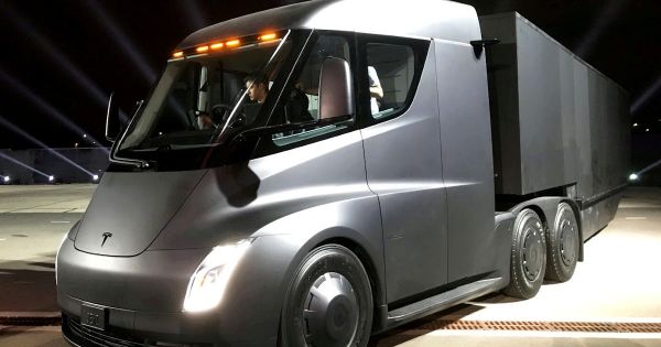 Tesla vient d'effectuer un voyage de 800km à pleine charge avec son semi-remorque
