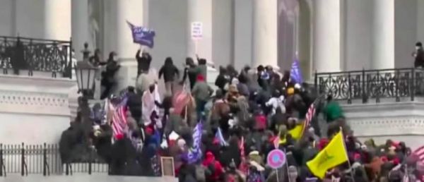 Assaut du Capitole: Deux membres d'une milice d'extrême droite, dont son fondateur, reconnus coupables de "sédition" par un tribunal fédéral de Washington - VIDEO