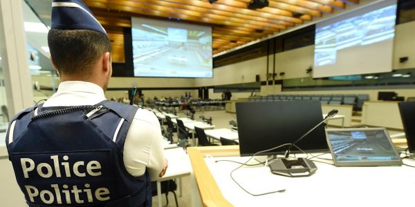 Attentats de 2016 à Bruxelles : ouverture du procès en présence d'Abdeslam