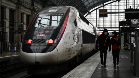 Grève SNCF sur les TGV et Intercités : 60% des trains supprimés ce week-end, menace sur Noël