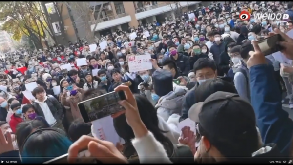 "Révolution A4" : pourquoi les Chinois manifestent en brandissant des feuilles blanches vierges ?