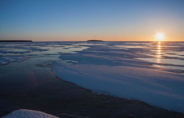 Etats-Unis : Une plaque de glace se détache du bord du lac, 200 pêcheurs à la dérive