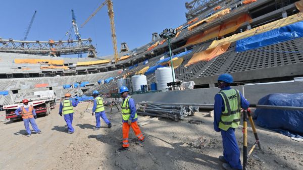 Coupe du monde 2022 : le Comité d'organisation qatarien reconnaît 414 accidents du travail mortels entre 2014 et 2020