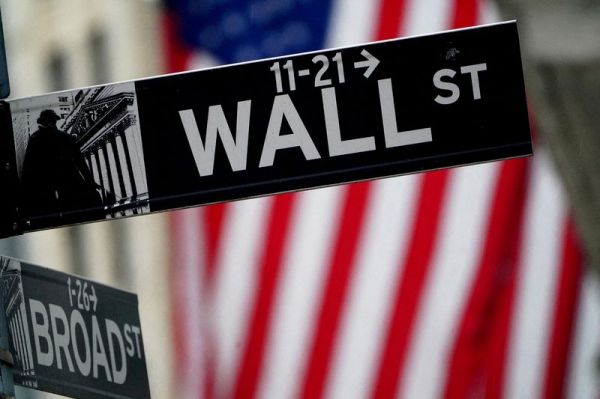Factbox-Les grandes banques voient l'économie mondiale ralentir davantage en 2023, avec une récession probable aux États-Unis