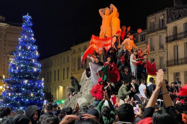 Coupe du monde de Football : des centaines de supporters marocains fêtent la victoire de leur équipe à Montpellier
