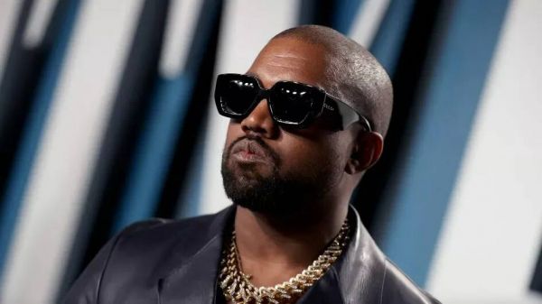 Kanye West fait scandale en affichant son admiration pour Hitler
