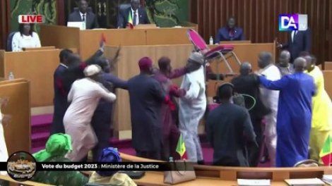 Sénégal: une violente bagarre éclate au Parlement après les propos polémiques d'une élue