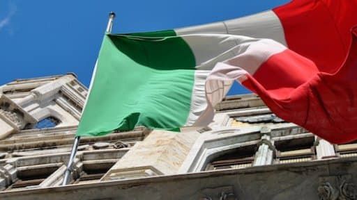 Pour éviter sa fermeture, Rome place sous tutelle d'État une raffinerie du géant pétrolier russe Loukoïl