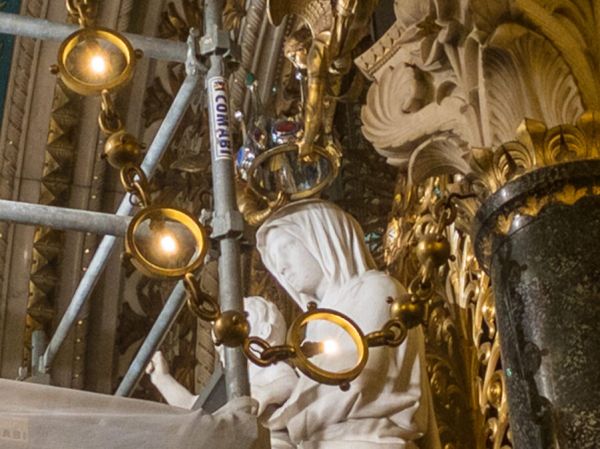 Lyon : le couronnement de la Vierge de Fourvière en images