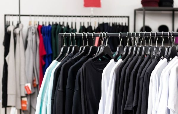 Pourquoi, à l'heure de l'urgence écologique, la fast fashion a-t-elle encore autant de succès ?