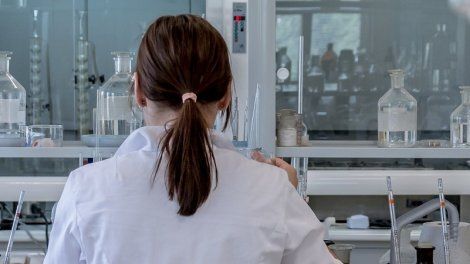 Covid-19 : une soignante non-vaccinée va être réintégrée, une décision "historique"