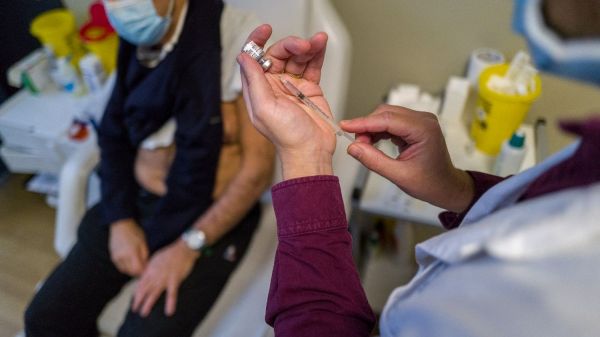 Covid-19 : la présidente du Covars déplore le niveau "désolant" de la vaccination