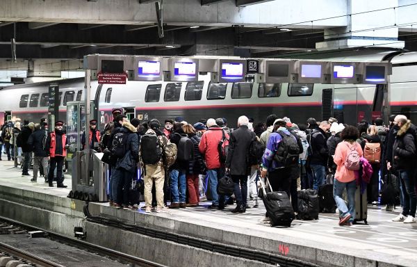 Grève des contrôleurs SNCF : Retour progressif à la normale lundi après un week-end perturbé
